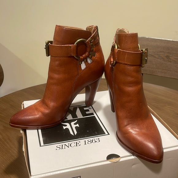 Frye Women's Heeled Boots in Rich Brown - Picture 3 of 16